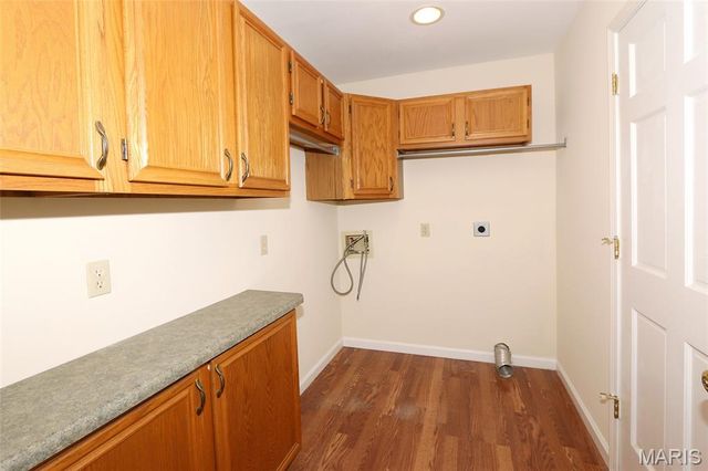 949 Oakmoor Drive, Fenton, MO 63026