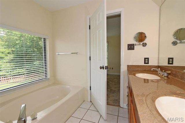 949 Oakmoor Drive, Fenton, MO 63026