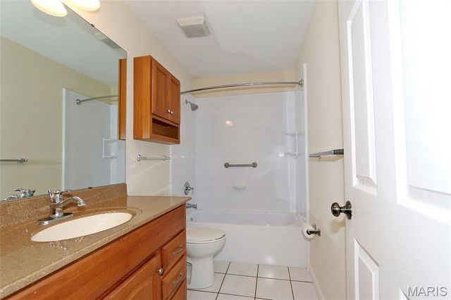 949 Oakmoor Drive, Fenton, MO 63026