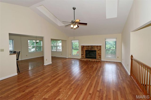 949 Oakmoor Drive, Fenton, MO 63026