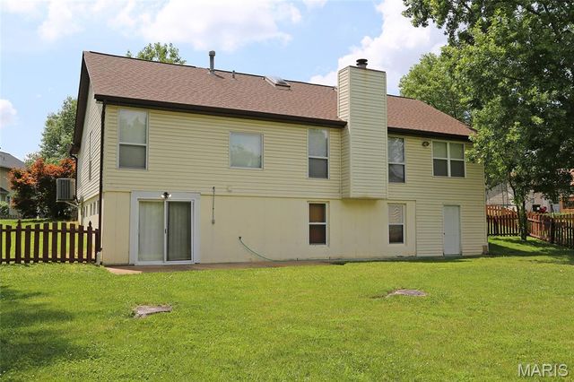 949 Oakmoor Drive, Fenton, MO 63026