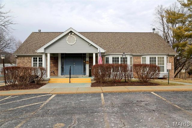949 Oakmoor Drive, Fenton, MO 63026