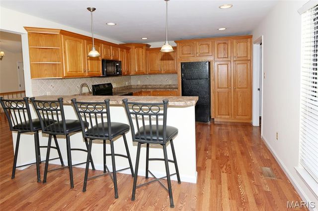949 Oakmoor Drive, Fenton, MO 63026