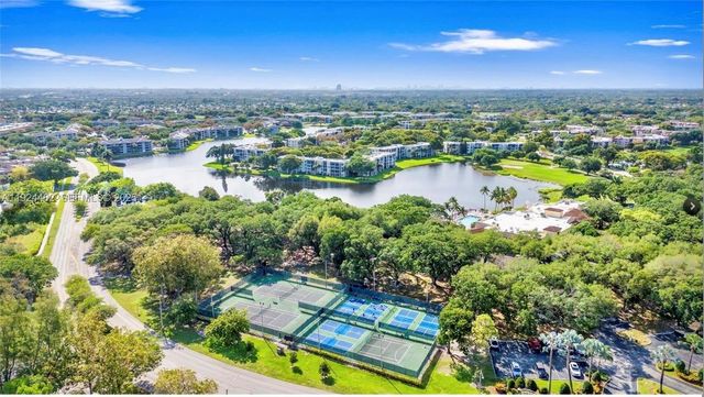 1520 Whitehall Dr 101, Davie, FL 33324