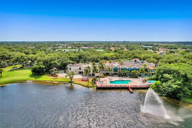 1520 Whitehall Dr 101, Davie, FL 33324