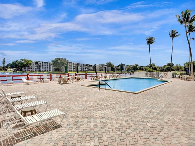 1520 Whitehall Dr 101, Davie, FL 33324