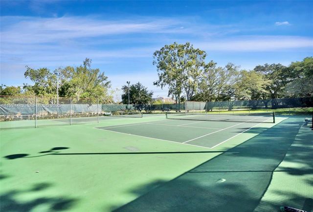 1520 Whitehall Dr 101, Davie, FL 33324