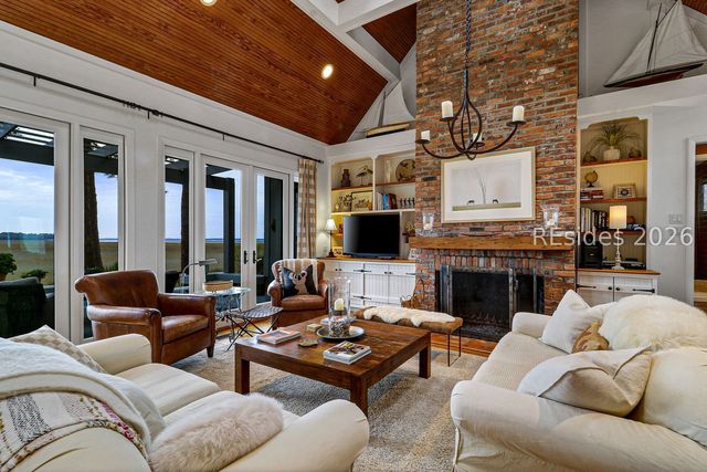 13 Nautilas Rd, Hilton Head Island, SC 29928