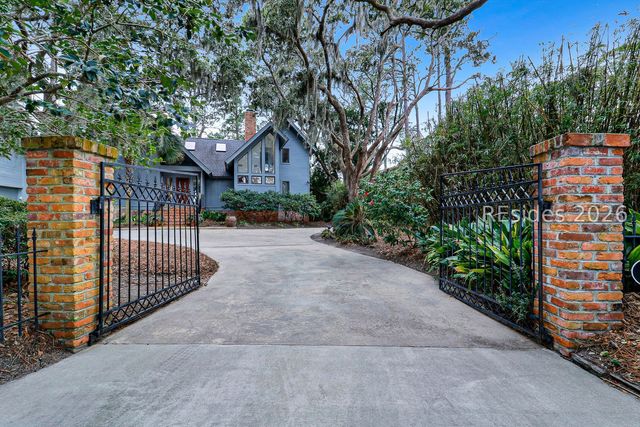 13 Nautilas Rd, Hilton Head Island, SC 29928