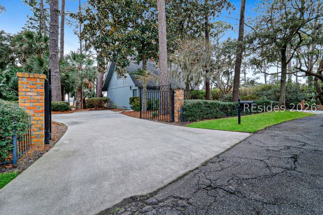 13 Nautilas Rd, Hilton Head Island, SC 29928