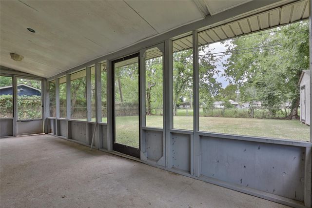 116 Cypress Street, Lake Jackson, TX 77566