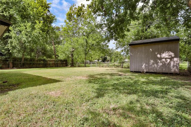 116 Cypress Street, Lake Jackson, TX 77566