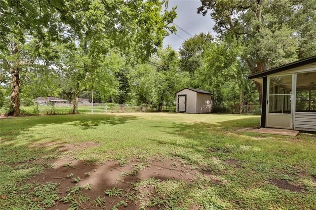 116 Cypress Street, Lake Jackson, TX 77566