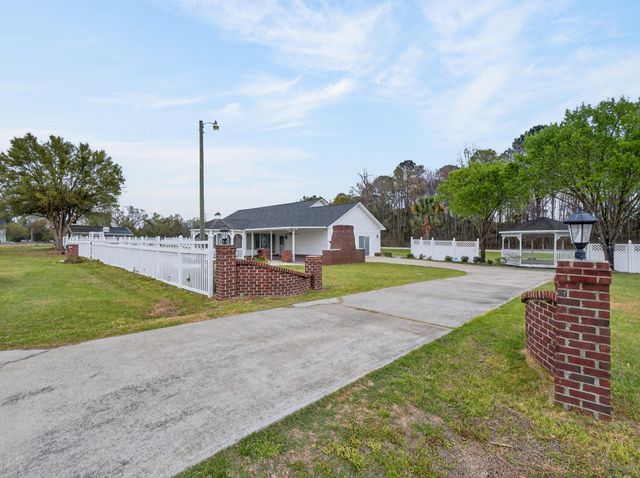 3188 Raccoon Road, Manning, SC 29102