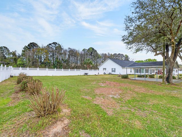 3188 Raccoon Road, Manning, SC 29102