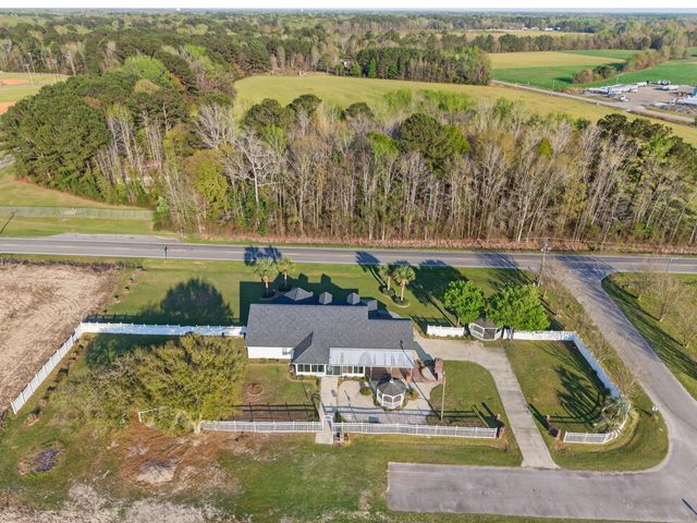 3188 Raccoon Road, Manning, SC 29102