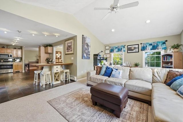 40 Chestnut Grove Avenue, Cumberland, RI 02864