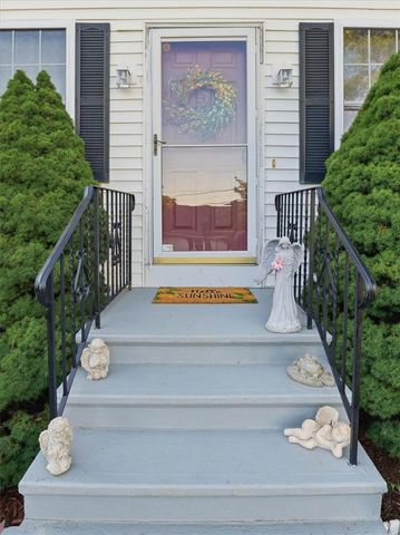 40 Chestnut Grove Avenue, Cumberland, RI 02864