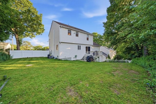 40 Chestnut Grove Avenue, Cumberland, RI 02864