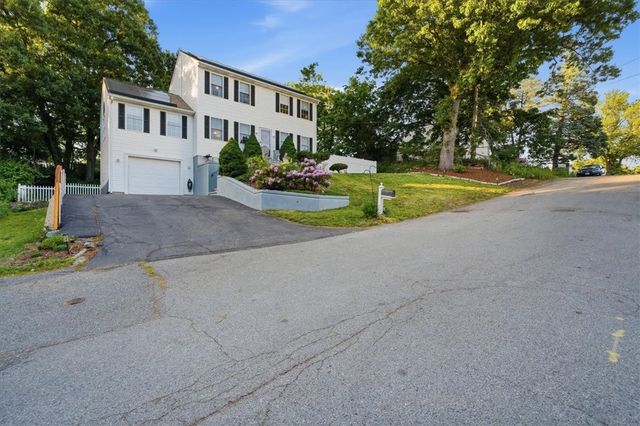 40 Chestnut Grove Avenue, Cumberland, RI 02864