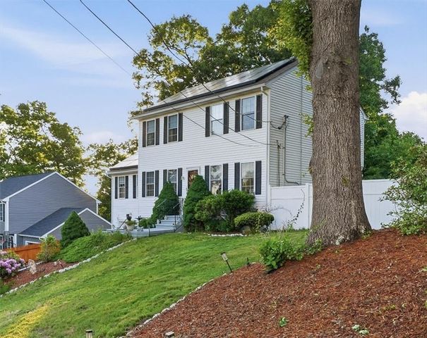 40 Chestnut Grove Avenue, Cumberland, RI 02864
