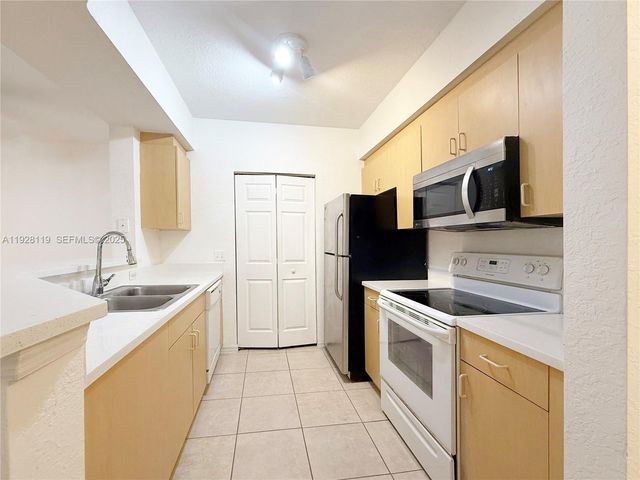 308 Belmont Ln 308, North Lauderdale, FL 33068