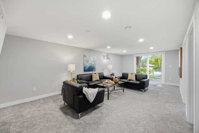 2931 Chowen Avenue N, Robbinsdale, MN 55422