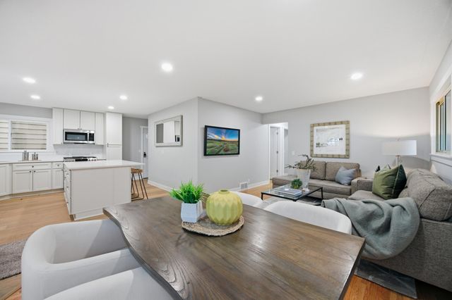 2931 Chowen Avenue N, Robbinsdale, MN 55422