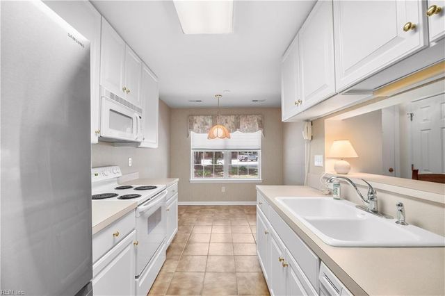 900 Shoreline Pointe, Newport News, VA 23602