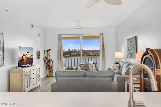 2740 Cypress Trace CIR 2725, Naples, FL 34119