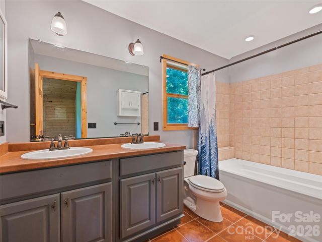 51 Stony Pond Lane, Canton, NC 28716
