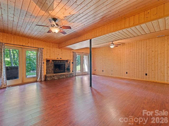 51 Stony Pond Lane, Canton, NC 28716