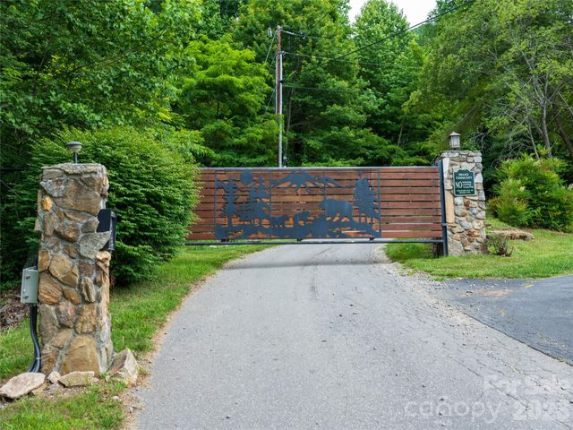 51 Stony Pond Lane, Canton, NC 28716