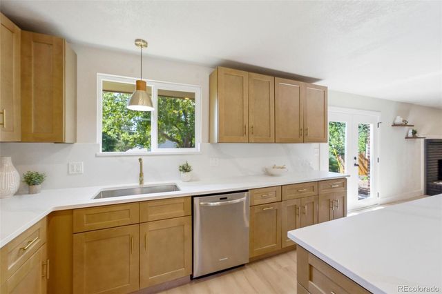 2126 S Yarrow Street, Lakewood, CO 80227