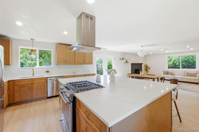 2126 S Yarrow Street, Lakewood, CO 80227