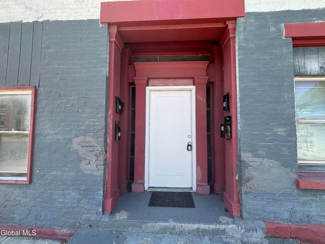 663 2nd Avenue 1R, Troy, NY 12182