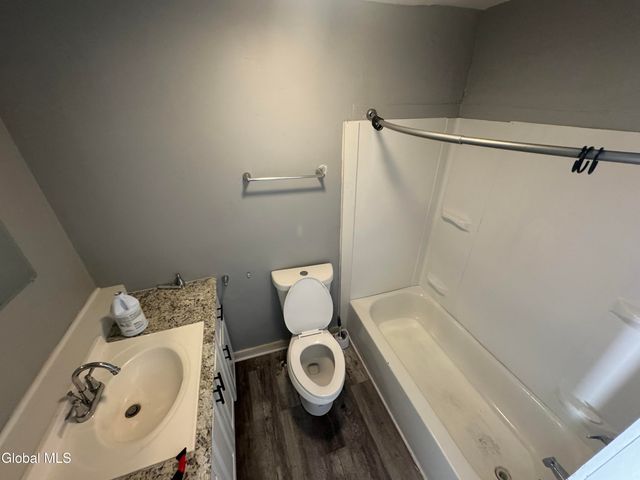 663 2nd Avenue 1R, Troy, NY 12182