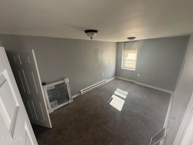 663 2nd Avenue 1R, Troy, NY 12182