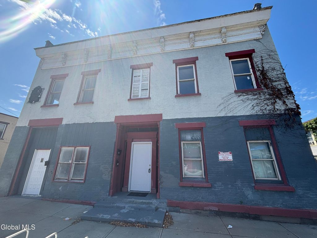 663 2nd Avenue 1R, Troy, NY 12182