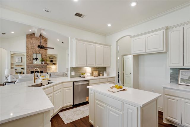 102 Buckskin Drive, Van Alstyne, TX 75495