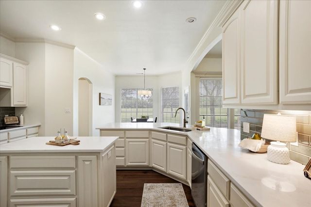 102 Buckskin Drive, Van Alstyne, TX 75495
