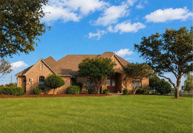 102 Buckskin Drive, Van Alstyne, TX 75495