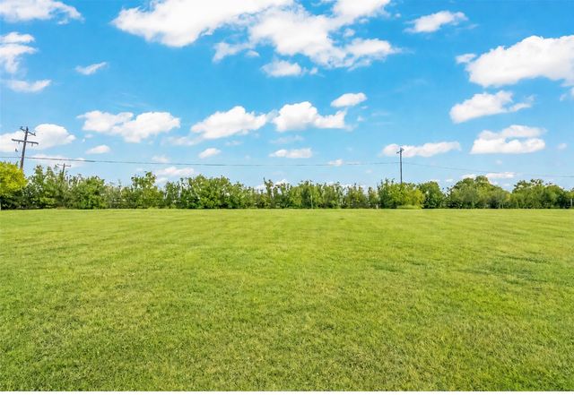 102 Buckskin Drive, Van Alstyne, TX 75495