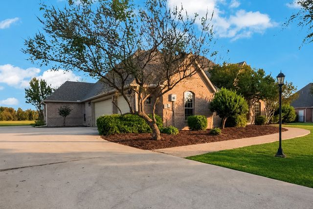102 Buckskin Drive, Van Alstyne, TX 75495