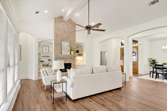 102 Buckskin Drive, Van Alstyne, TX 75495