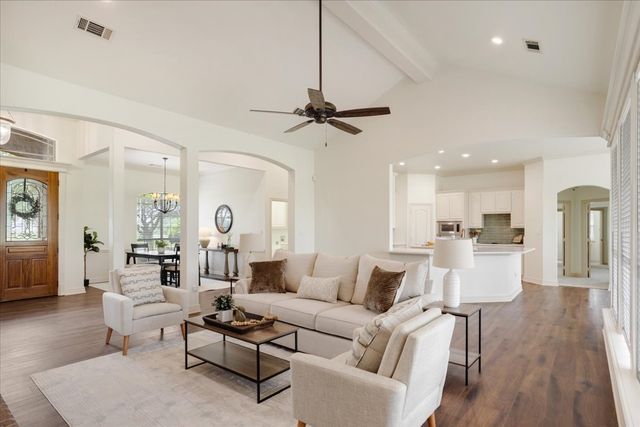 102 Buckskin Drive, Van Alstyne, TX 75495