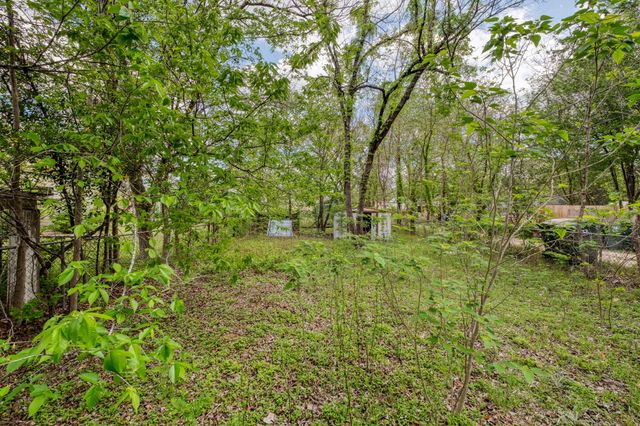 701 NE 1st ST, Smithville, TX 78957