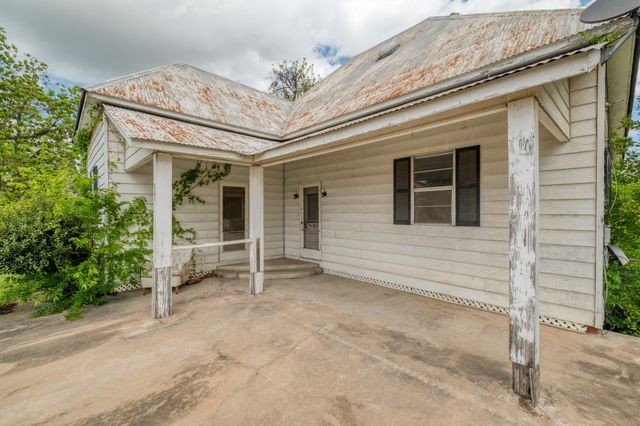 701 NE 1st ST, Smithville, TX 78957