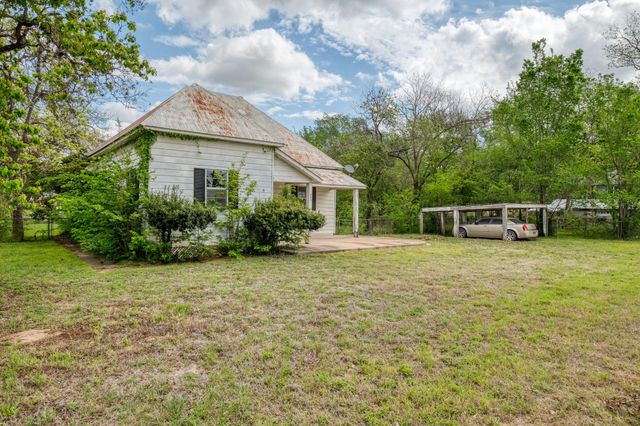 701 NE 1st ST, Smithville, TX 78957
