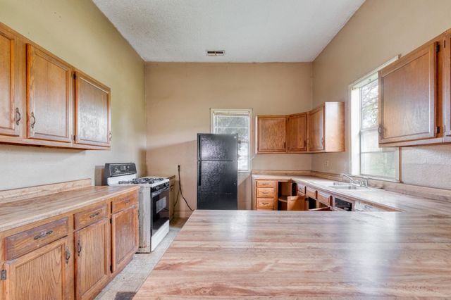 701 NE 1st ST, Smithville, TX 78957